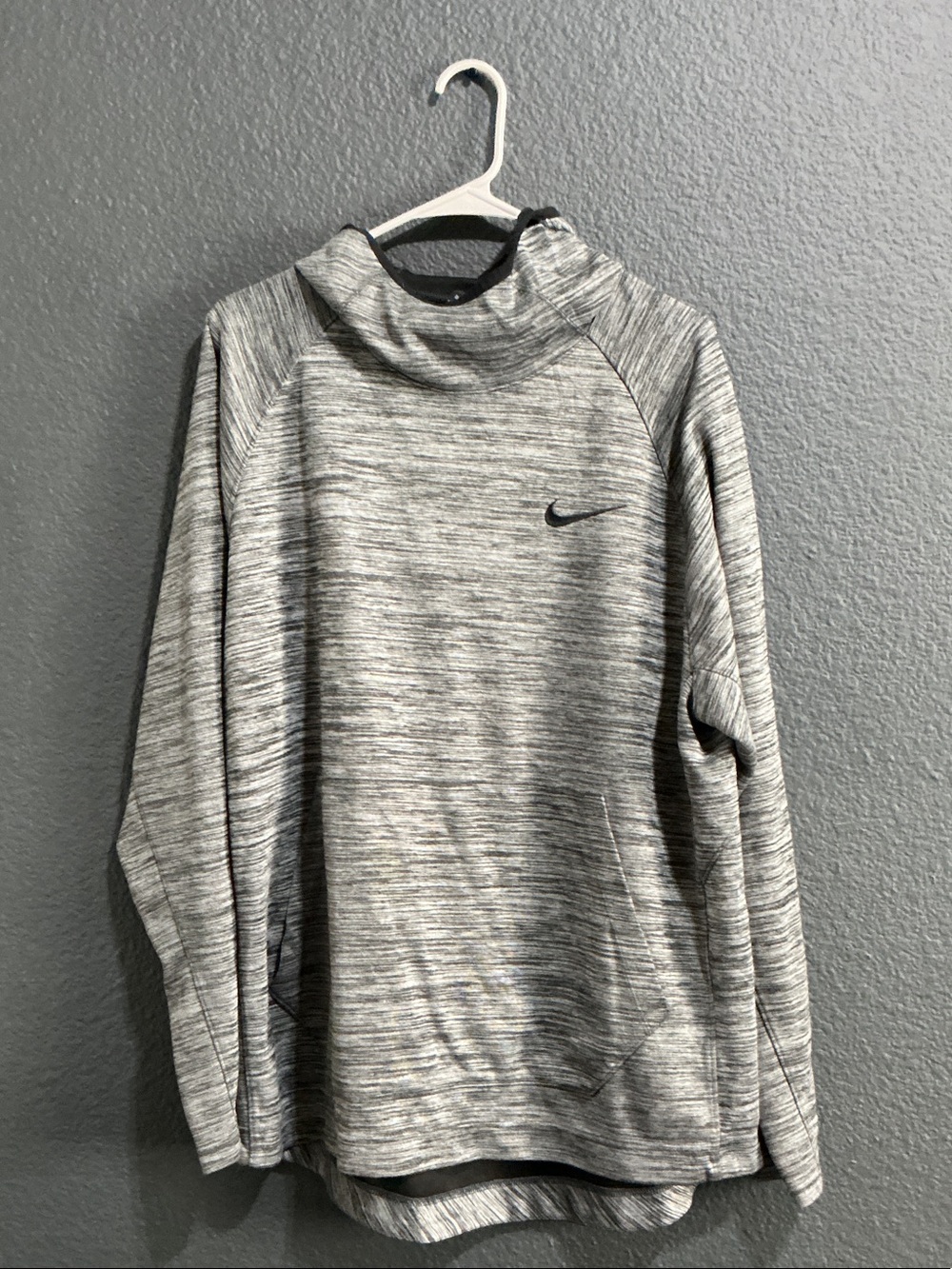 Nike Men’s Heather Gray Crewneck Sweatshirt with Swoosh